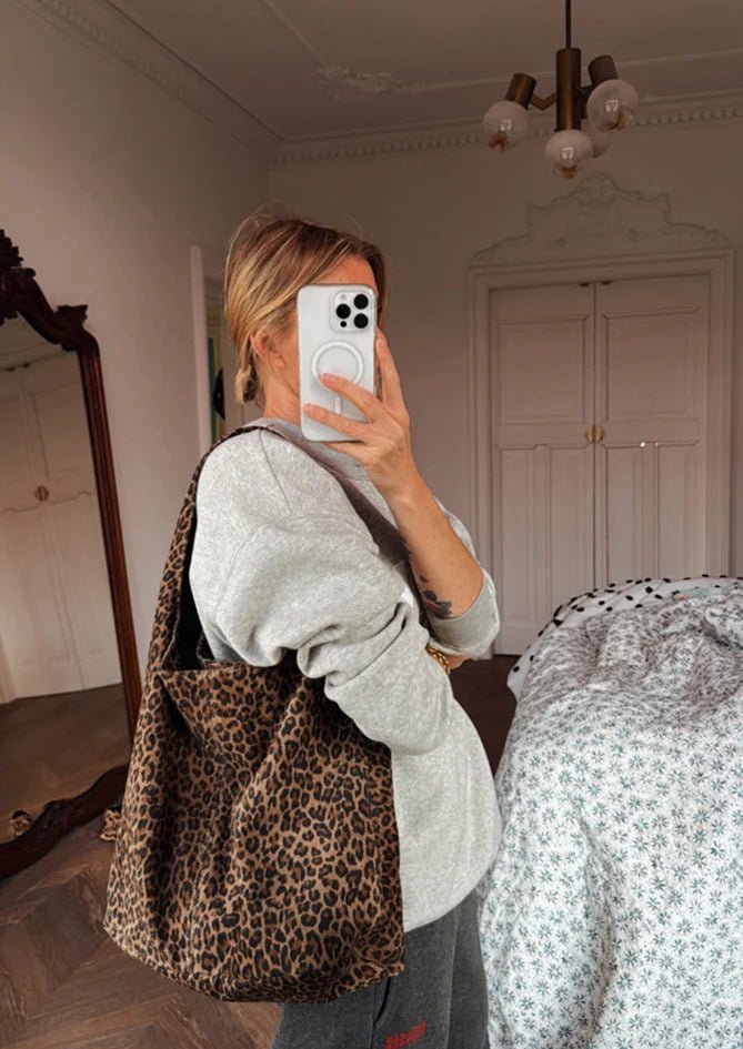 AndBloom - The Zaya Bag - Shoulder Bag - Side view with Dee