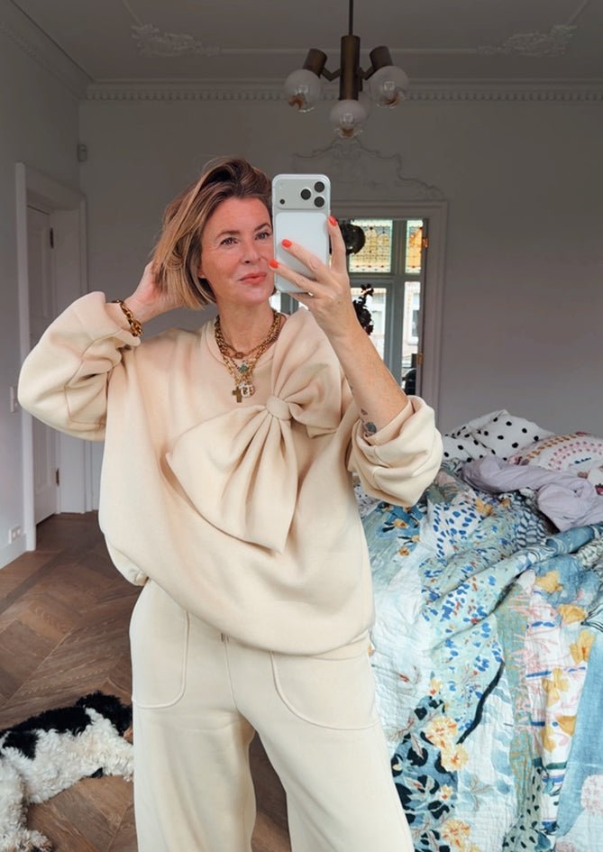 Lunar Grace - AndBloom