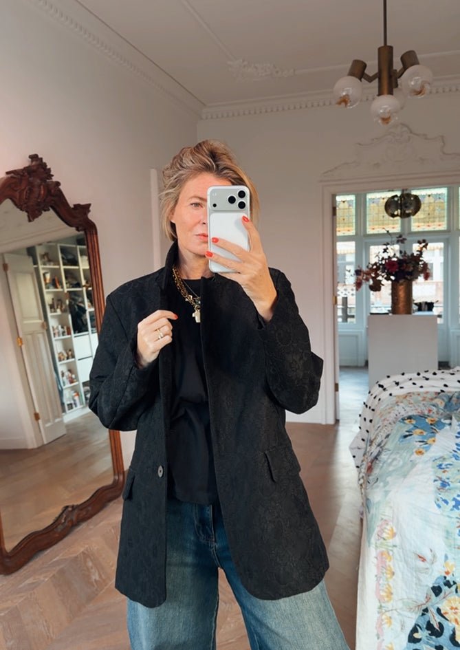 Black Lace Chic - AndBloom