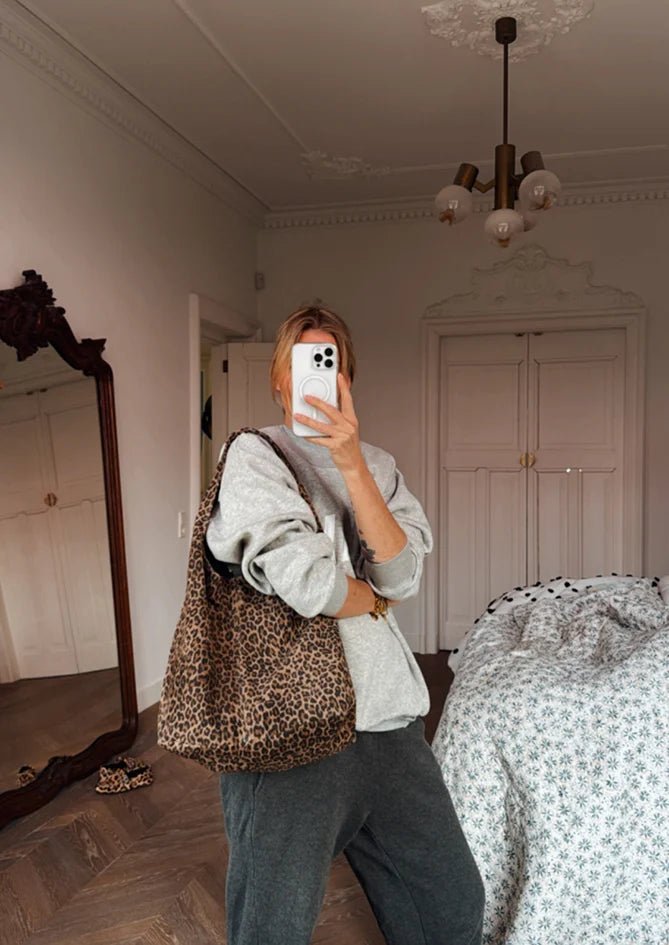 AndBloom - The Zaya Bag - Shoulder Bag - Side view with Dee