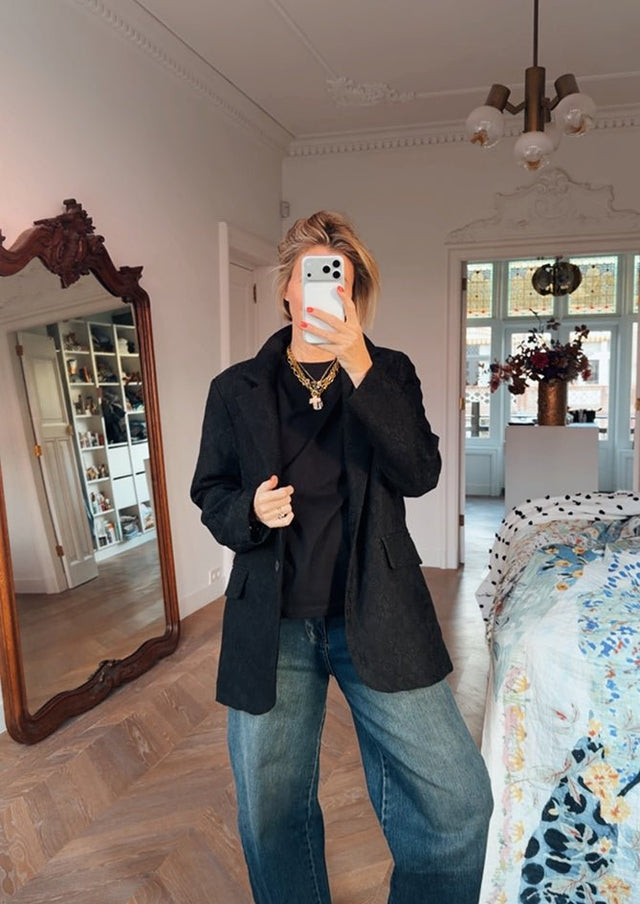 Black Lace Chic - AndBloom