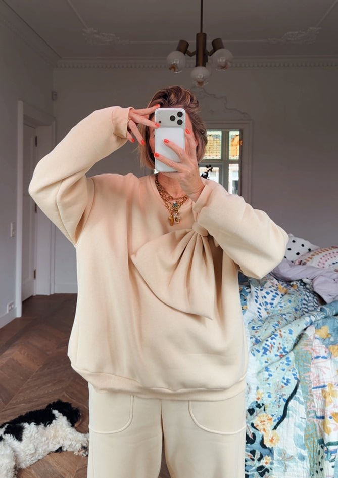 Lunar Grace - AndBloom