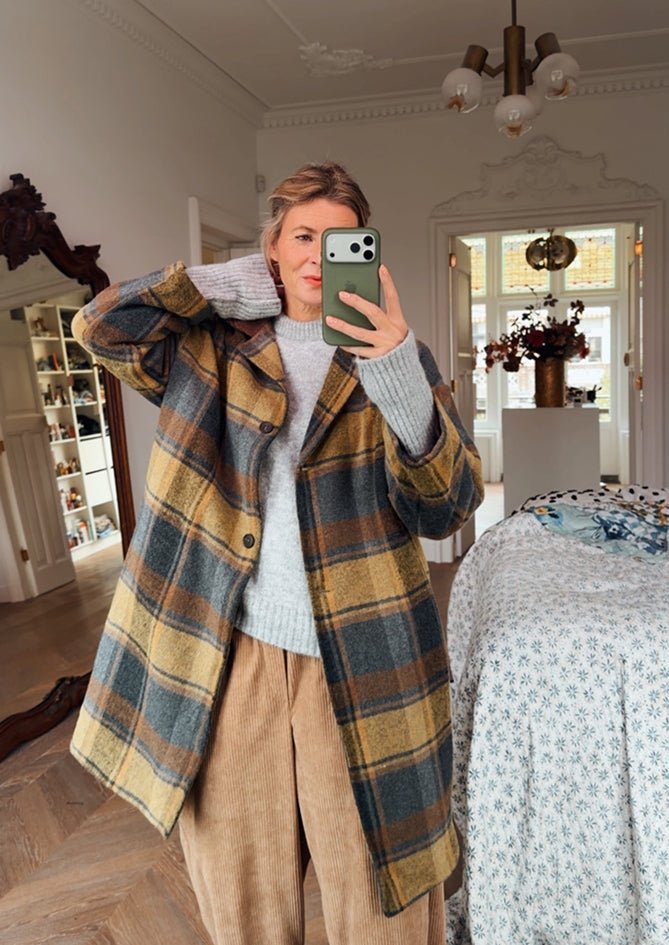Autumn Joan - AndBloom
