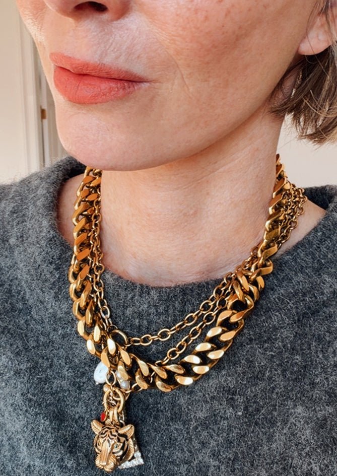 AndBloom - Harlem Motion - Gold chain necklace - Model wearing the chain