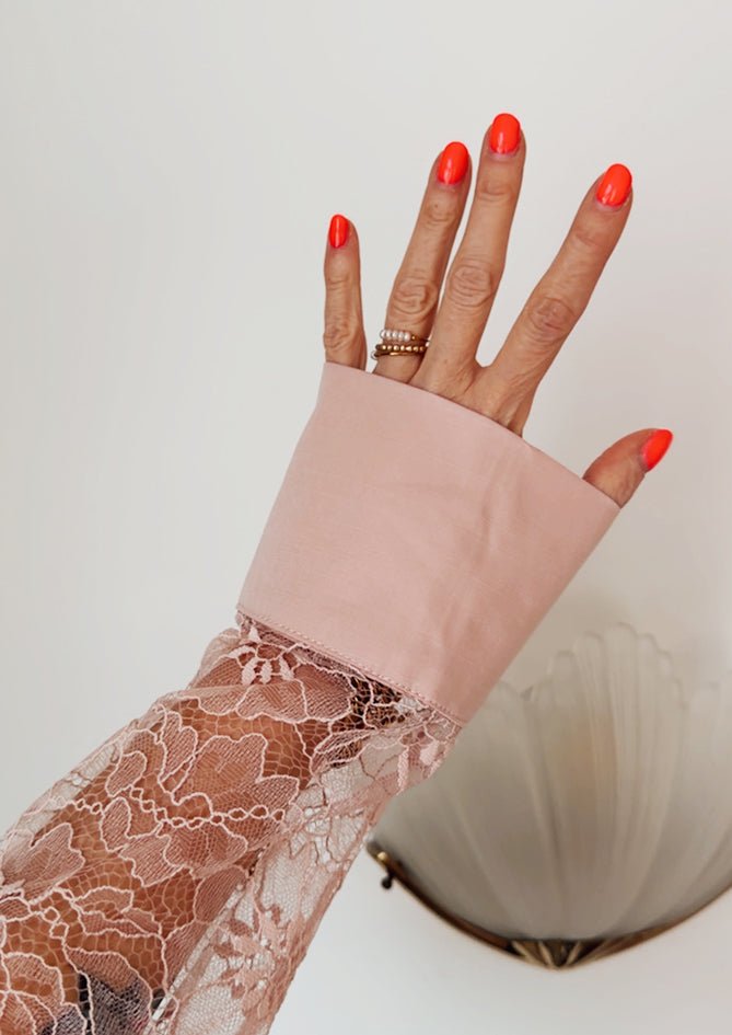 AndBloom - Noa - Lace Shirt - Hand view