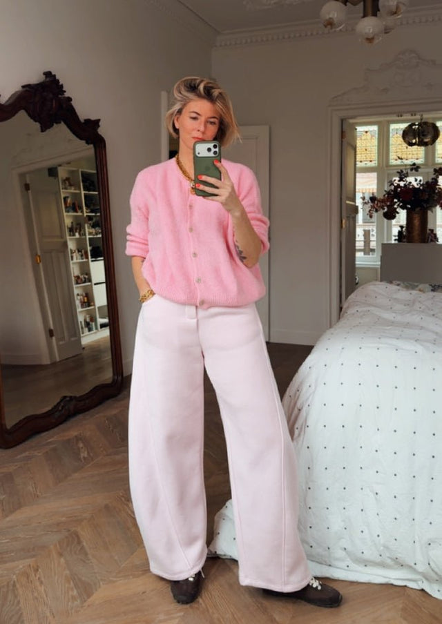 AndBloom - Oris - Pink Joggers - Dee wearing the joggers