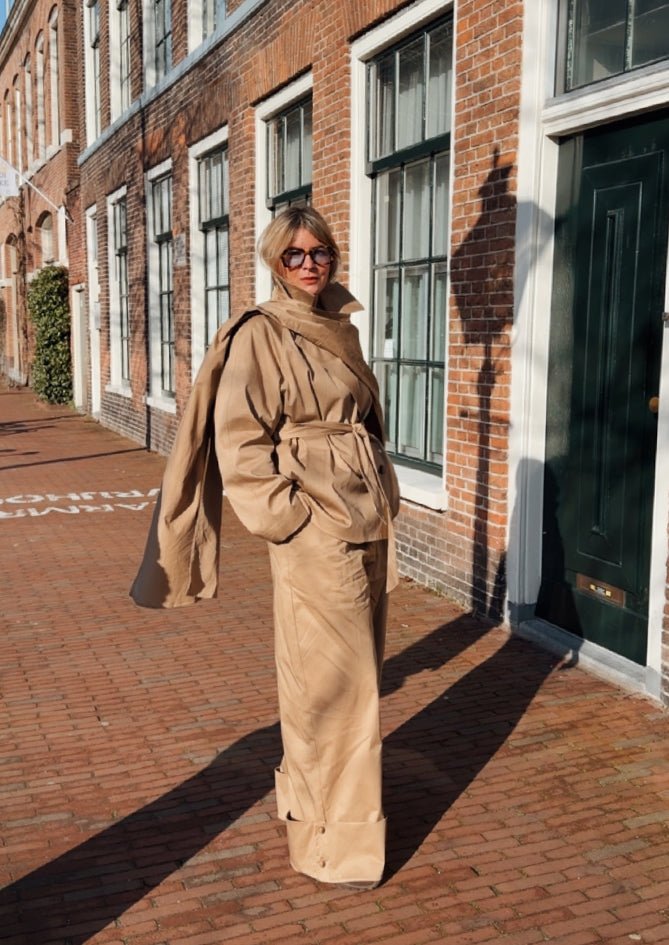 AndBloom - The Dutch - Beige Trousers  - Side view of the model