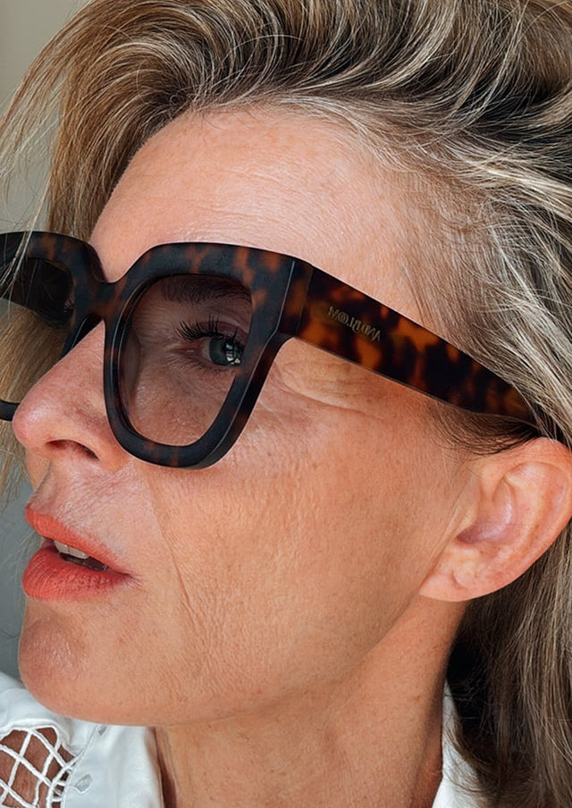 Myrto sunglasses – AndBloom accessory styled with modern elegance
