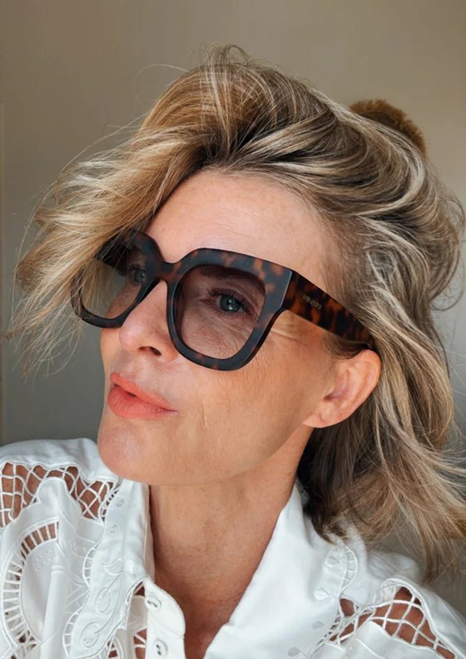 Myrto – AndBloom sunglasses styled with casual everyday fashion