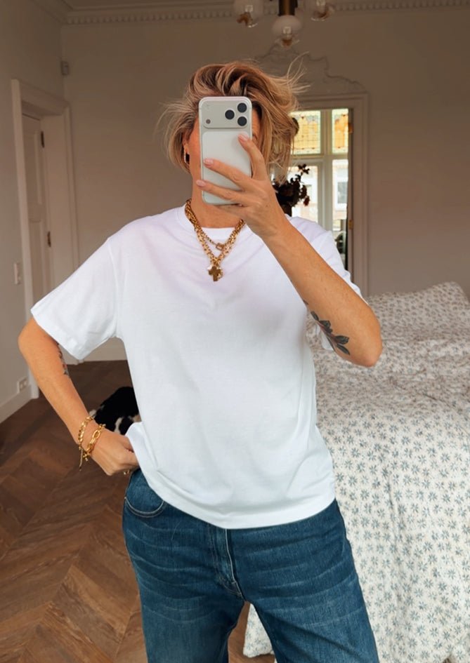 The Classic White - AndBloom