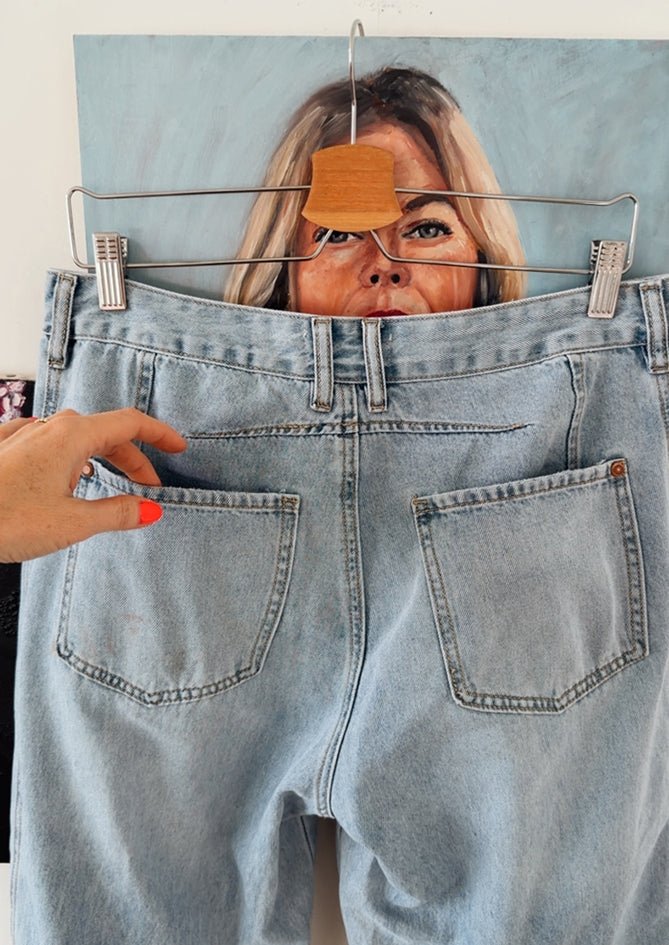 AndBloom - The Sunday - Blue Jeans  - Detailed view of the back of the jeans