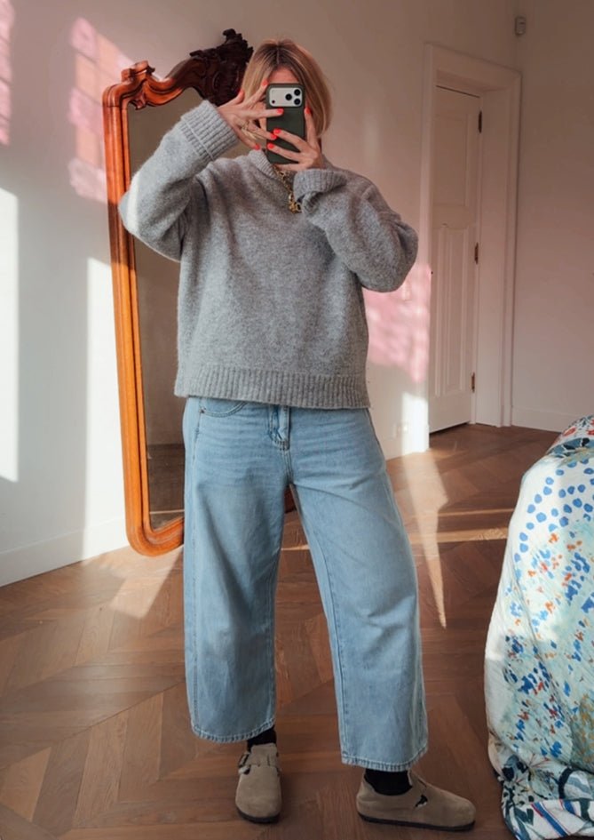 AndBloom - The Sunday - Blue Jeans  - Dee wearing the jeans