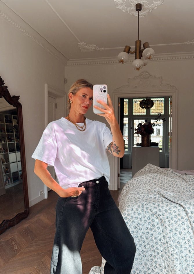 Lifestyle look: The Classic White – AndBloom T-shirt paired with everyday fashion